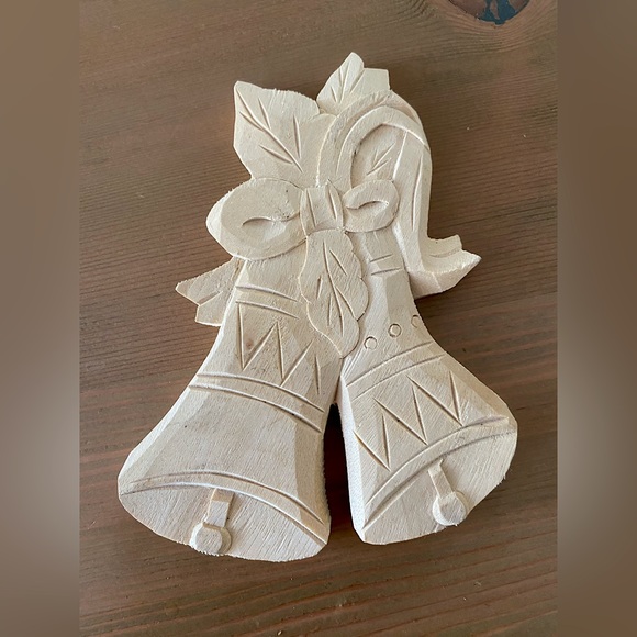 Hand-carved Christmas ornaments - Picture 2 of 4